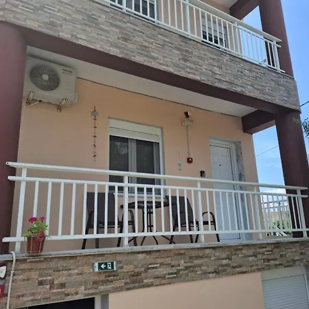 Polis' House *
